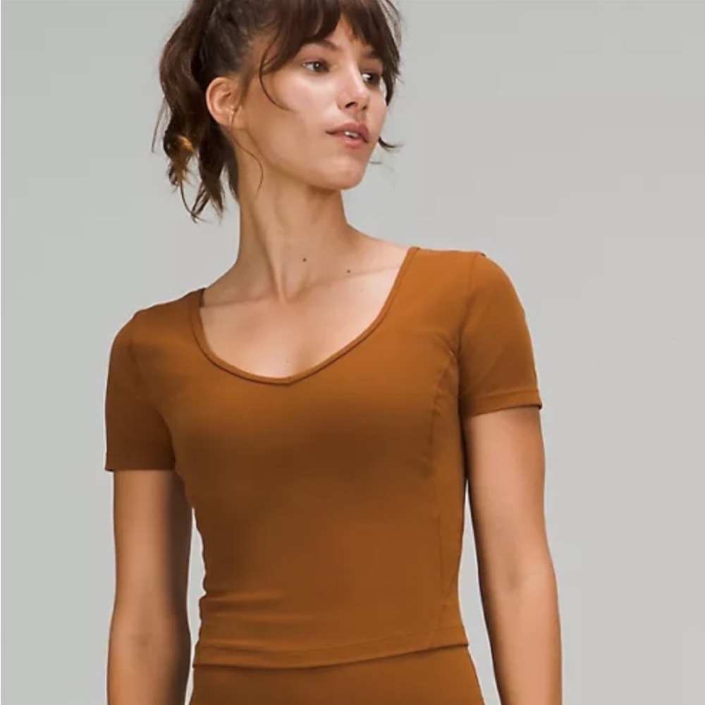 Lululemon top 👚 - Picture 3 of 5